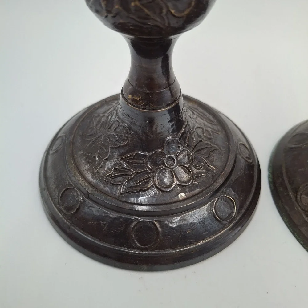N/A vintage embossed